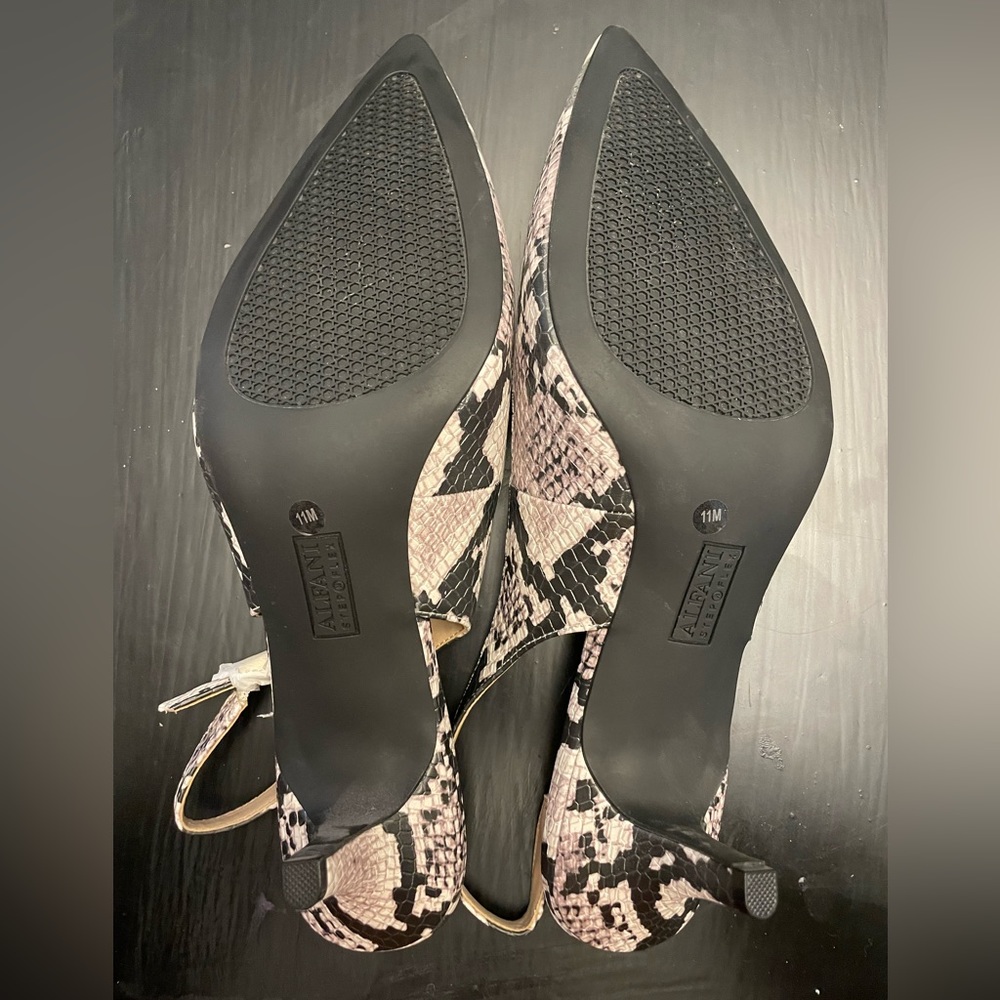 NWOT - Alfani Step n’ Flex heels. Cream/black snake skin look. - Picture 3 of 3